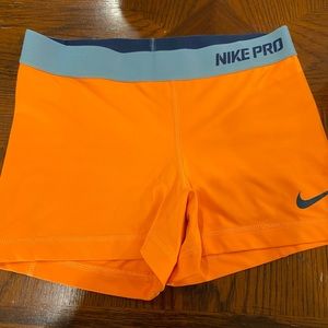 Nike Pros work out shorts - 3" Size S - run small